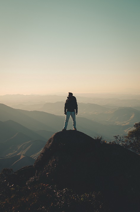 MTr 5 420 Man on Hill