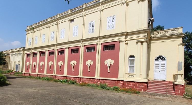 Theosophy 420 i HQ Building wide angke